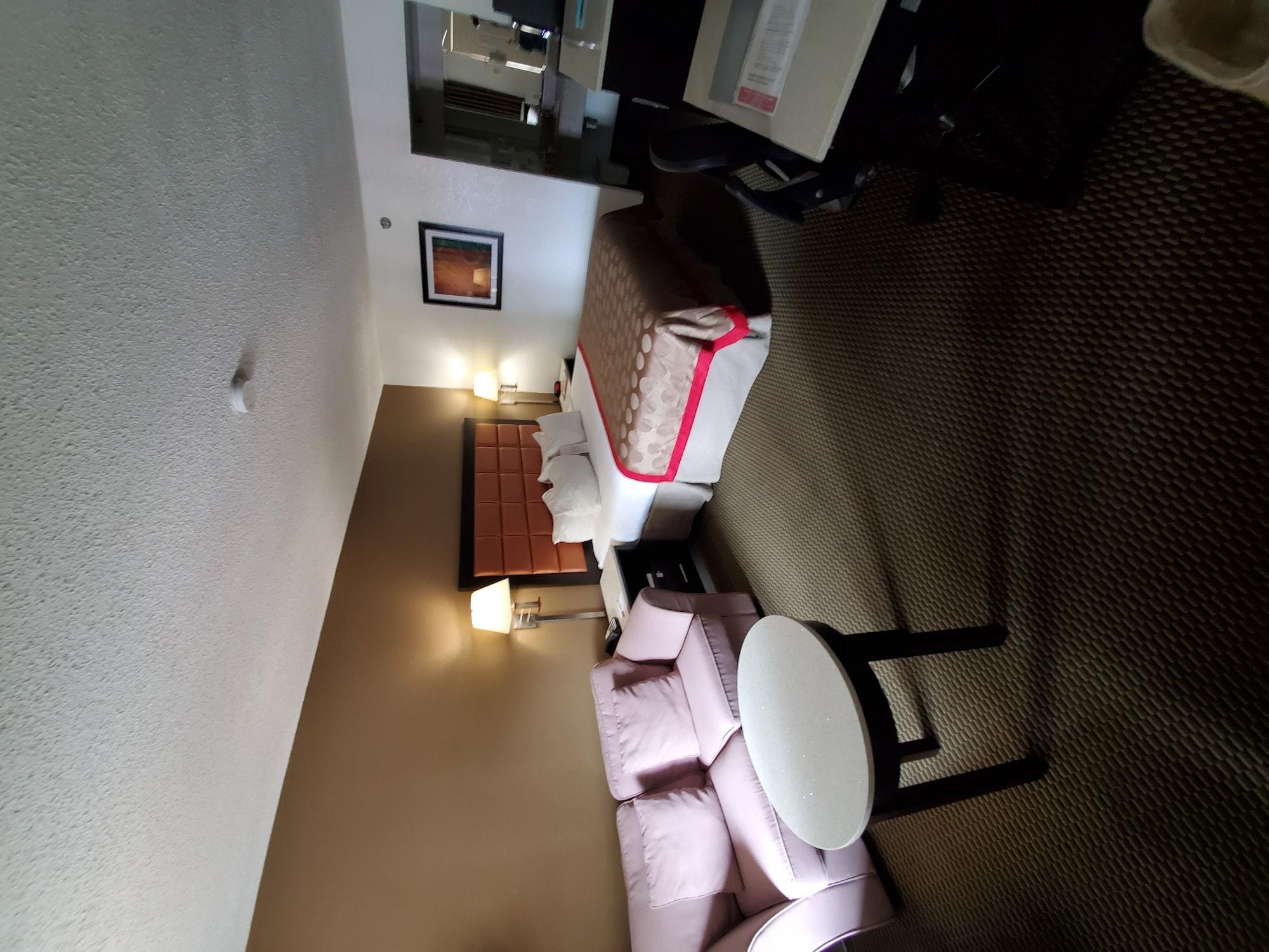 Ramada By Wyndham Temple Terrace/tampa North