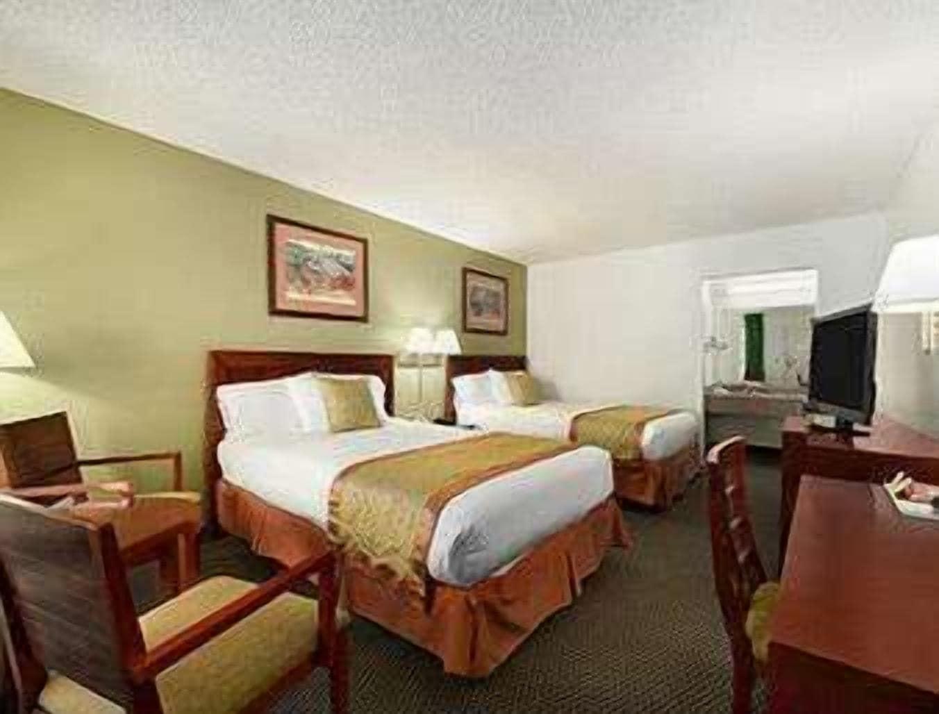Ramada By Wyndham Temple Terrace/tampa North Tampa