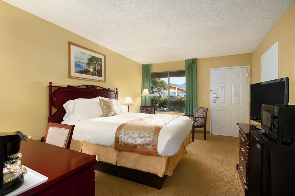 Ramada By Wyndham Temple Terrace/tampa North Tampa
