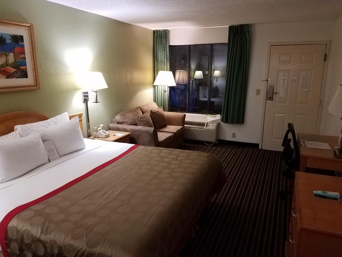 Ramada By Wyndham Temple Terrace/tampa North Hotel 3*