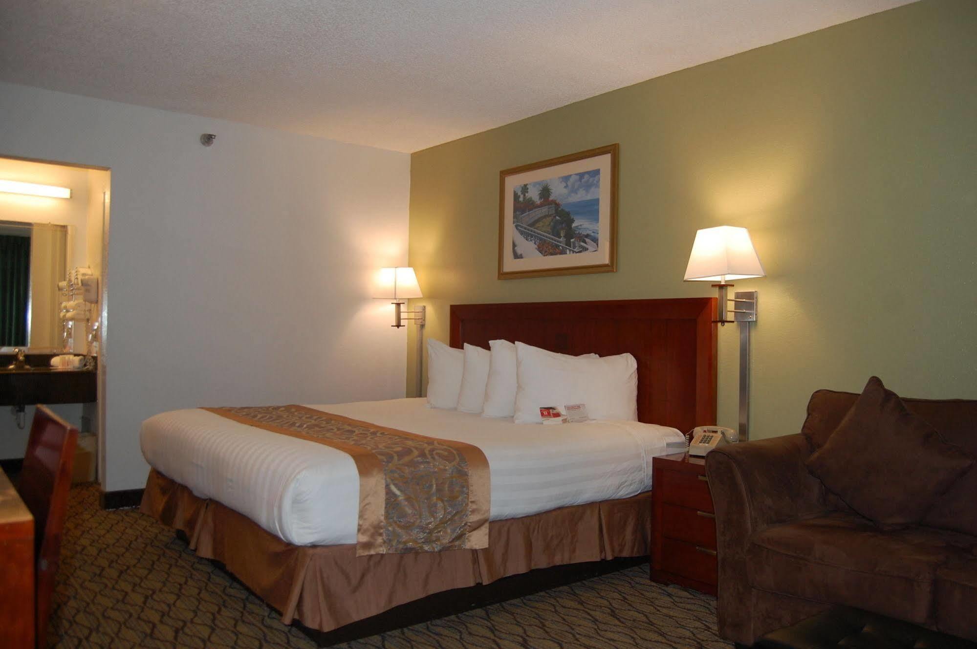 Ramada By Wyndham Temple Terrace/tampa North Hotel