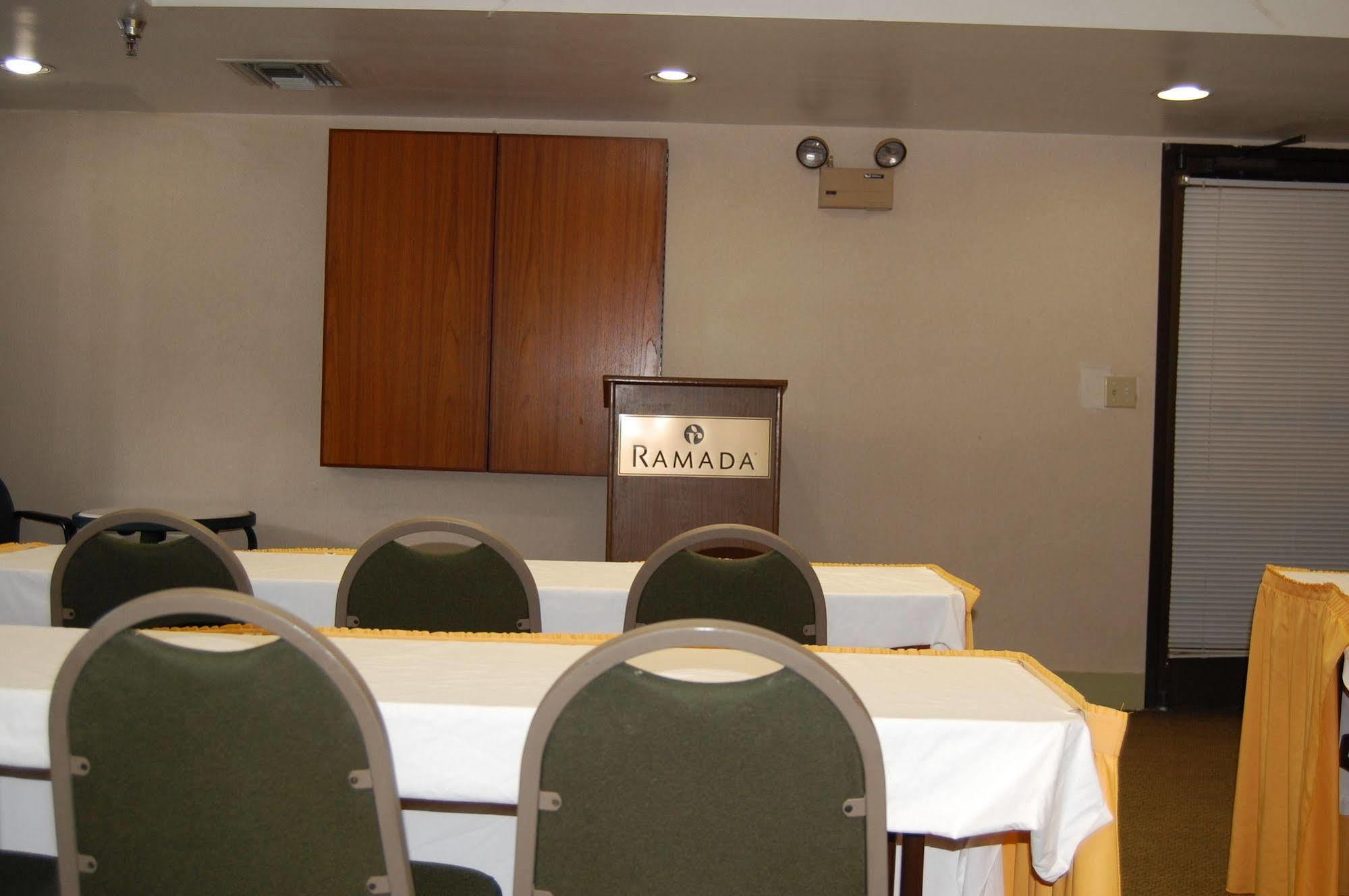 Ramada By Wyndham Temple Terrace/tampa North Hotel 3*