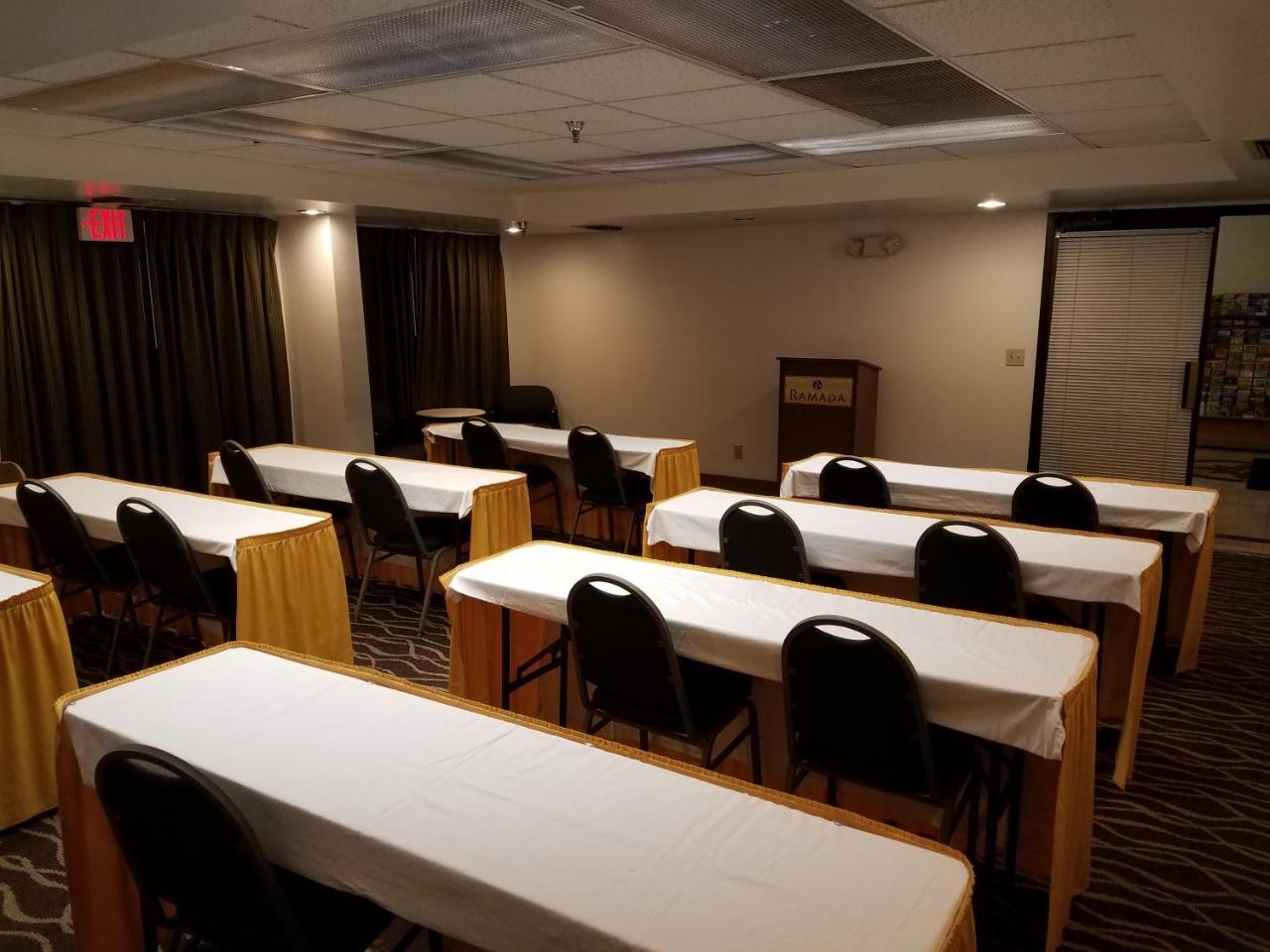 Hotel Ramada By Wyndham Temple Terrace/tampa North 3*