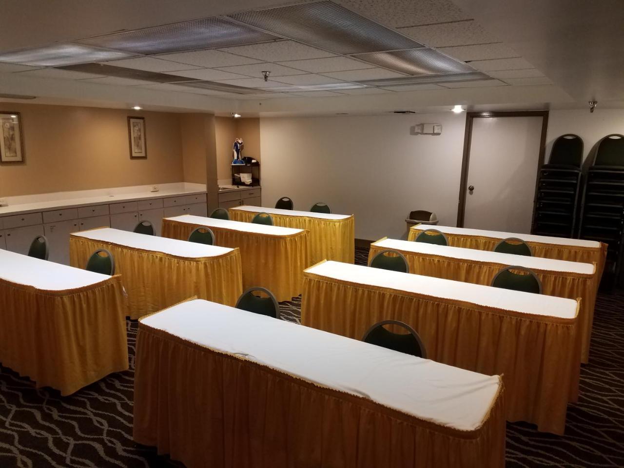 Ramada By Wyndham Temple Terrace/tampa North Hotel