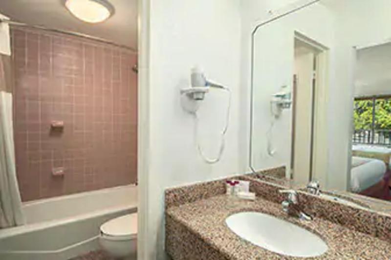 Ramada By Wyndham Temple Terrace/tampa North 3* Tampa