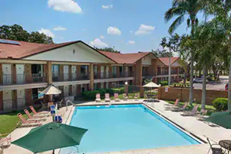 Ramada By Wyndham Temple Terrace/tampa North Hotel