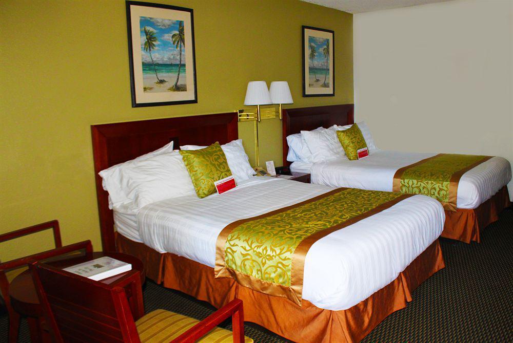 Ramada By Wyndham Temple Terrace/tampa North 3*