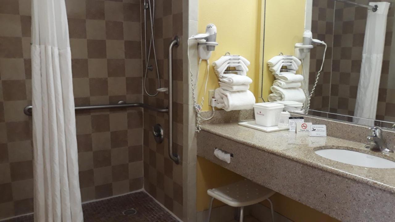 Ramada By Wyndham Temple Terrace/tampa North 3*