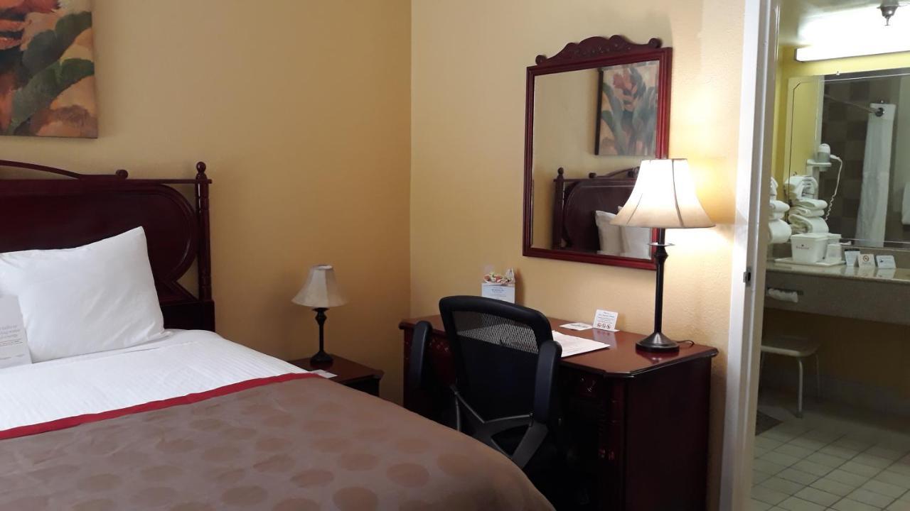 Ramada By Wyndham Temple Terrace/tampa North 3*
