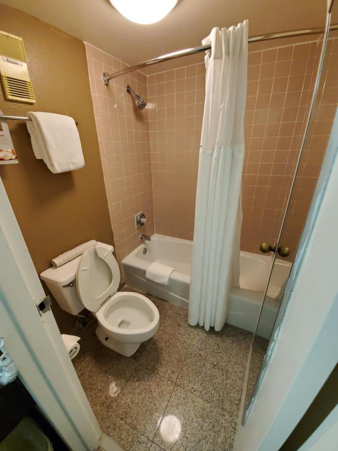 Hotel Ramada By Wyndham Temple Terrace/tampa North 3*