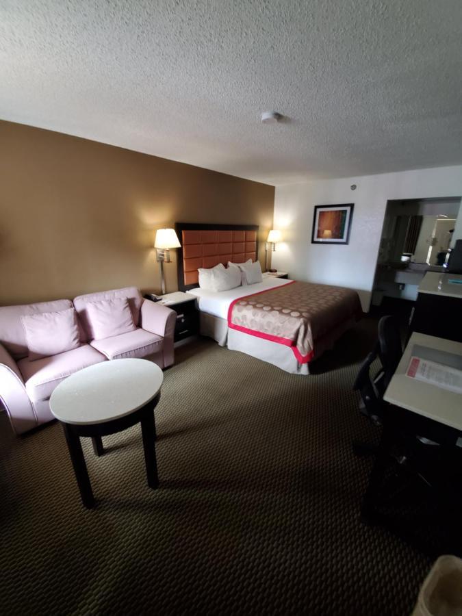 Hotel Ramada By Wyndham Temple Terrace/tampa North 3*
